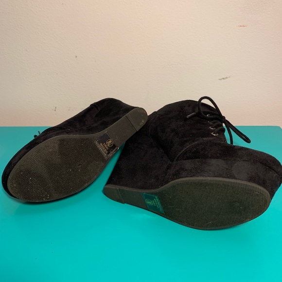 Soda Black Laceup Platform Wedge Size 7 - Picture 3 of 7
